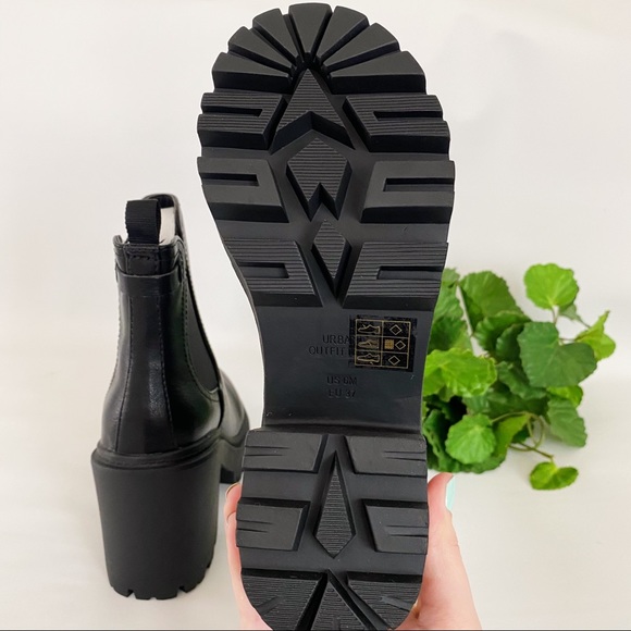 Urban Outfitters UO Chloe Chelsea Timeless Boot Black Heeled Chunky 90s Y2K New - Picture 13 of 16